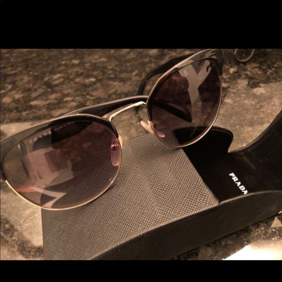 PRADA SUNGLASSES - Picture 2 of 5
